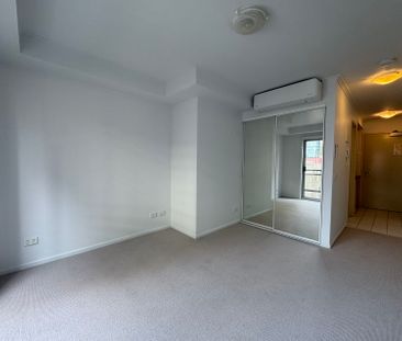 806/118 Franklin Street, MELBOURNE - Photo 2