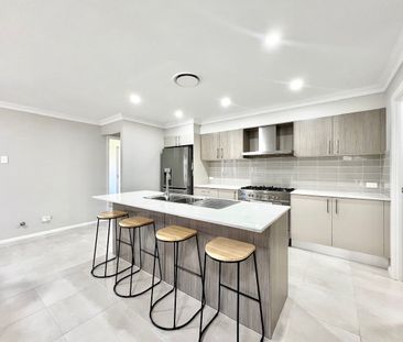 Stunning Family Home! - Photo 2