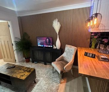 Room in a Shared House, Disraeli Gardens, LS11 - Photo 1