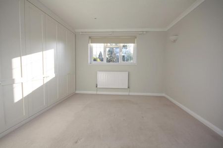 4 bedroom detached house to rent - Photo 3