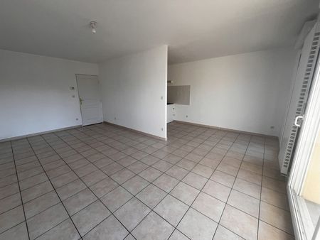 Location Appartement 3 pièces 70m² - Photo 3