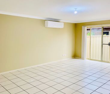 STUNNING 4 BEDROOM HOME CLOSE TO TOWN CENTER - Photo 2