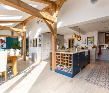 4 bedroom detached house to rent - Photo 2