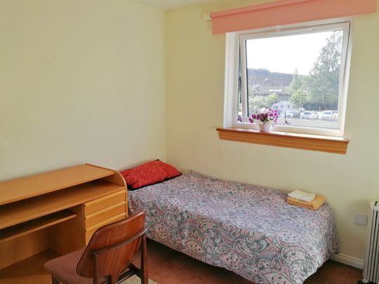 3 Bed Flat, Leyden Court, G20 - Photo 1