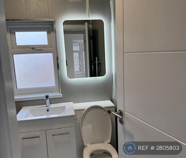 2 bedroom semi-detached house to rent - Photo 6