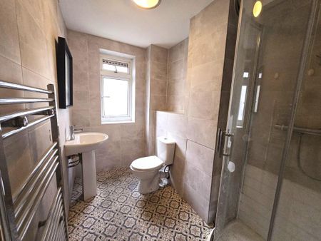 3 bedroom ground floor maisonette to rent - Photo 5