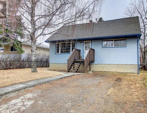 Available September 1 - Cozy 3 bedroom Main Floor — 3 Bedrooms Main Floor - Photo 1