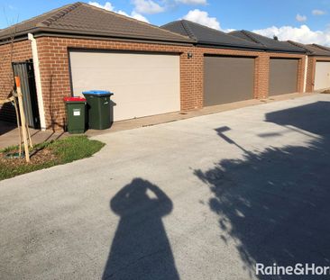 6 Branagh Walk, Truganina, VIC 3029 - Photo 2