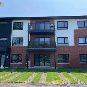 Beaux 4 1/2 NEUFS, quartier tranquille, dès maintenant; Rue Armand - Photo 2