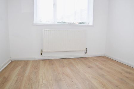 2 bedroom ground floor flat to rent - Photo 2