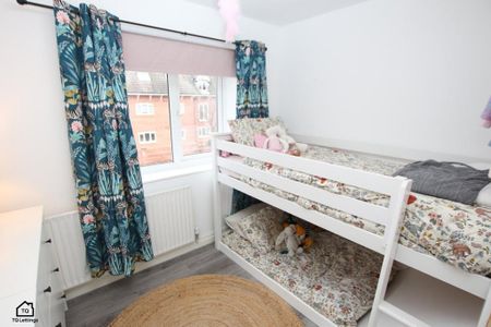 3 bedroom semi-detached house to rent - Photo 4