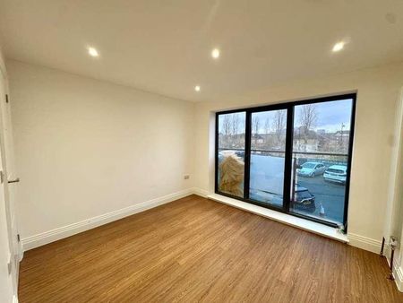 Barge Drive, Southall, UB2 - Photo 3