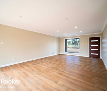 Comfort & Space – Moments from Bargo Station - Photo 6