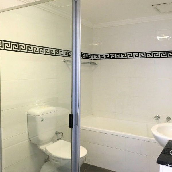 Modern Apartment in the Heart of Chatswood - Photo 1