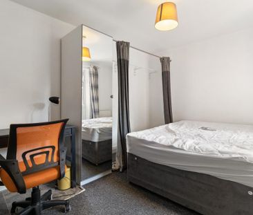 4 bedroom semi-detached house to rent - Photo 5