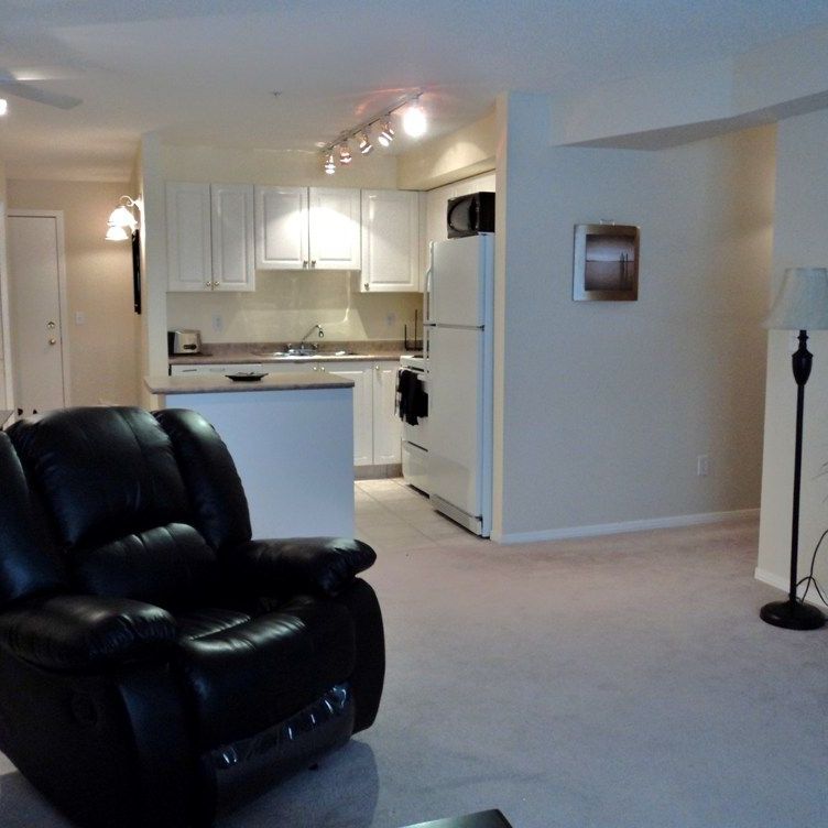 413, 60 Lawford Ave *furnished* - Photo 1