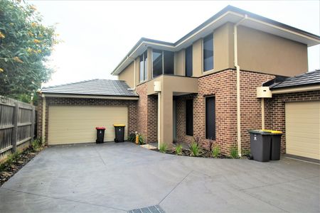 Stunning Four-Bedroom Townhouse in the Heart of Oakleigh East - Photo 2