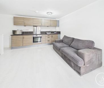 Holts Crest Way, Leeds - Photo 1