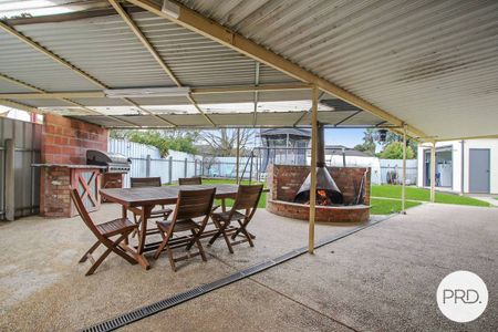 THREE BEDROOM HOME IN QUIET COURT! - Photo 3