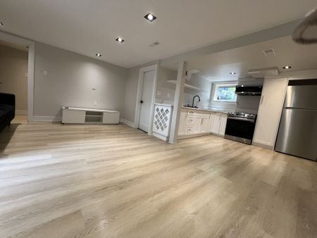 For Lease - 1026 Hedge Drive, Mississauga, Ontario - Photo 3