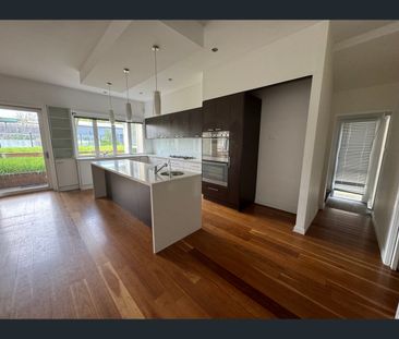 98 Queen Street, Reservoir, Vic 3073 - Photo 2