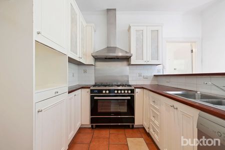 Charming 3-Bedroom Home in Murrumbeena - Available Now! - Photo 4