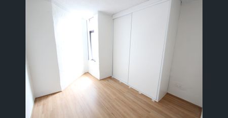 WALKING DISTANCE TO LIVERPOOL CBD - Photo 2