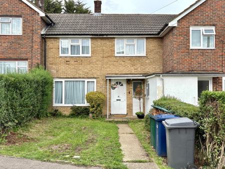 3 bedroom ground floor flat to rent - Photo 2