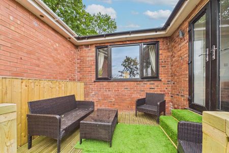 3 bedroom semi-detached bungalow to rent - Photo 5