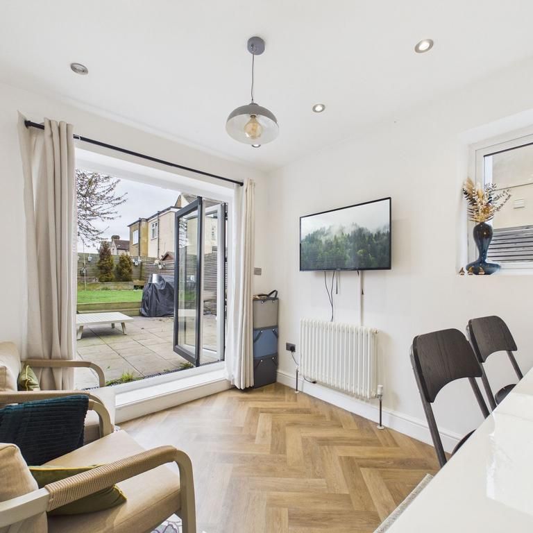 3 bedroom semi-detached house to rent - Photo 1