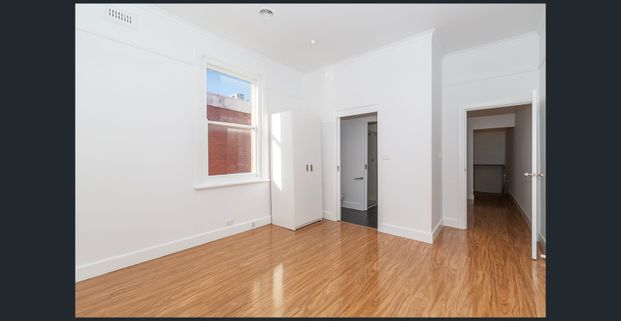 Chic above the shops - Photo 1