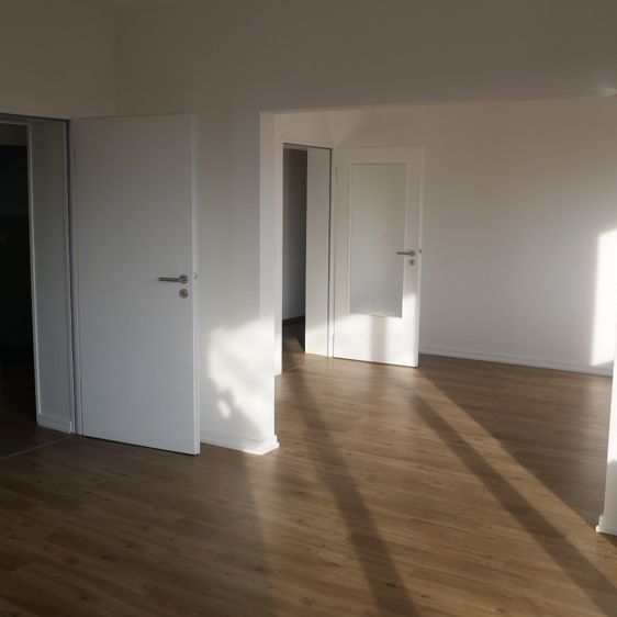 Komponistenviertel Wiesbaden, Modernisierte 3 ZKDuB Mietwohnung mit gr. Wohn-Eßb ... - Photo 1