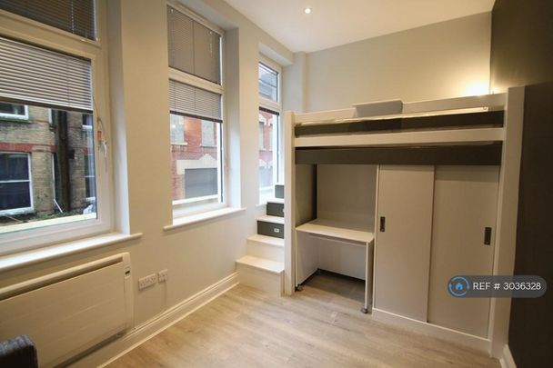 Studio to rent - Photo 1