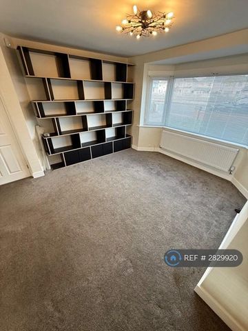 3 bedroom semi-detached house to rent - Photo 2