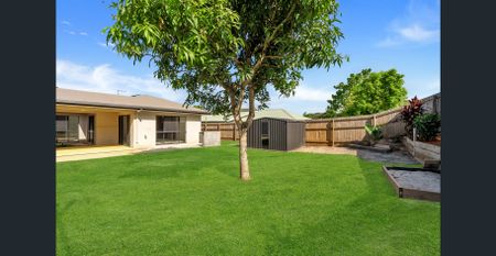 4 BEDROOMS, 2 BATHROOMS, POOL & SHED - Photo 5