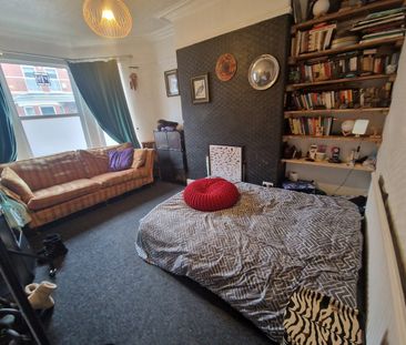 Room in a Shared House, Carlton Street, M16 - Photo 1