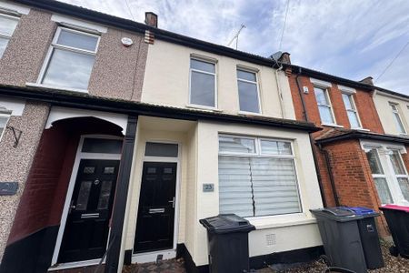 2 bedroom terraced house to rent - Photo 2