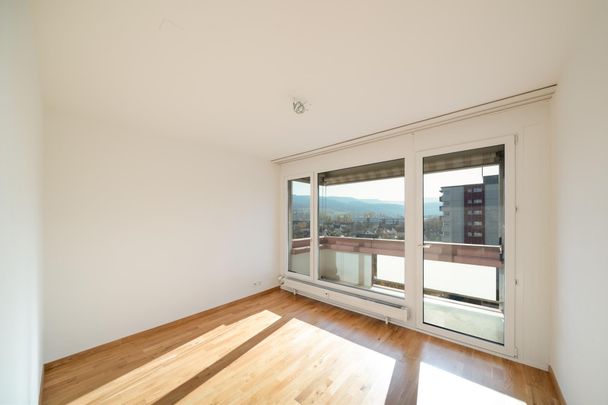 Schöne 4.5 Zimmerwohnung mit fantastischer Aussicht! - Photo 1