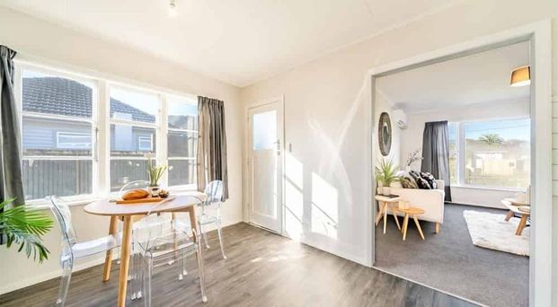 Beautiful renovated 3 bedroom home - Photo 1