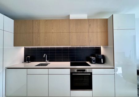 West facing one bedroom apartment with a large study/bedroom - Photo 5