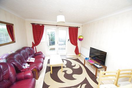 2 bedroom | Terraced house - Photo 2