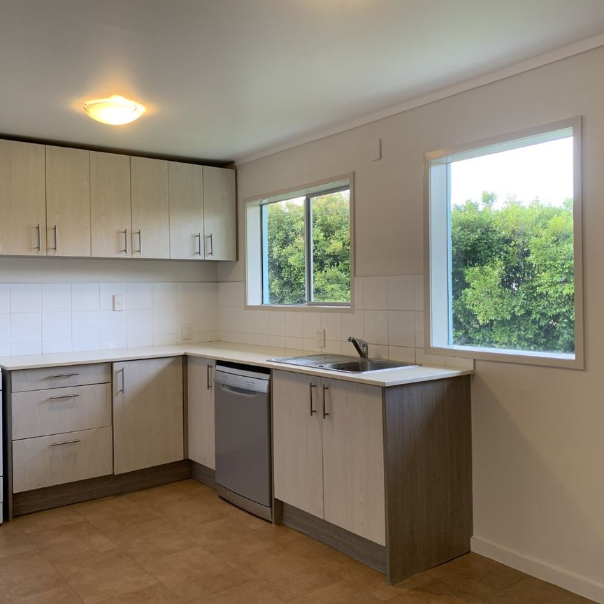 Unit 8, 66 Astley Avenue, New Lynn, Auckland - Photo 1