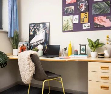 Extra Large Standard Double Ensuite - Photo 4