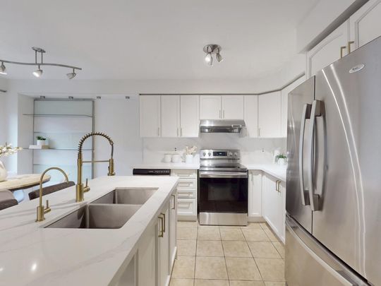 For Lease - 98 Lowther Lower Avenue, Richmond Hill, Ontario - Photo 1