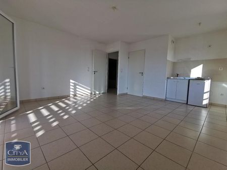 Location Appartement 3 pièces 52m² ST LAURENT DE LA SALANQUE 66250 - Photo 3
