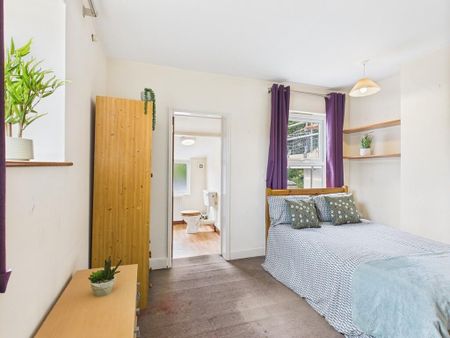 4 bedroom semi-detached house to rent - Photo 3