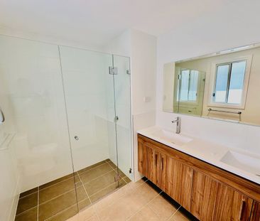 As New Family Home For Lease - 5 Bedroom - Photo 3