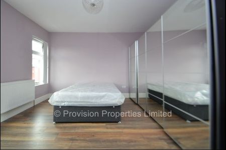 2 Bedroom Properties in Hyde Park - Photo 5