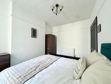 1 bedroom in a house share to rent - Photo 4