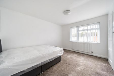 5 bedroom terraced house to rent - Photo 4